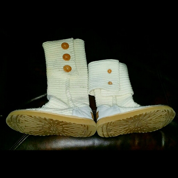 Knit  cardy Ugg boots cream color
