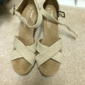 Toms wedges