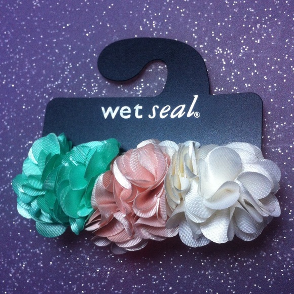 Wet Seal Chiffon Flower Earring Set