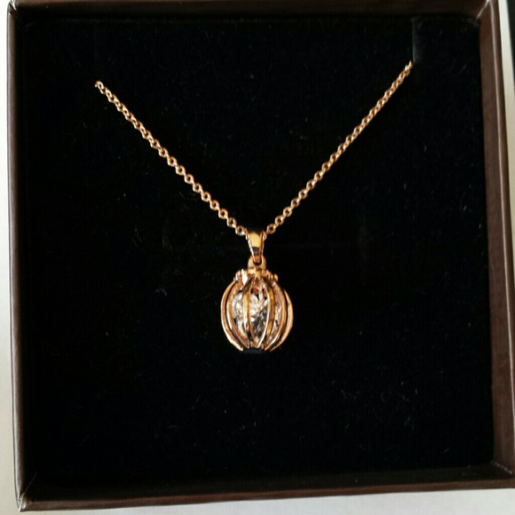 💢SOLD💢Gold Necklace with Sparkles! - Picture 2 of 3