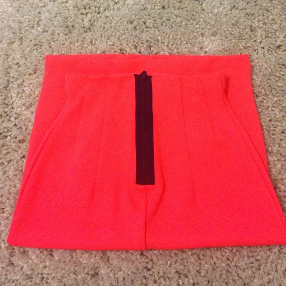 H&M Skirt - Picture 2 of 2