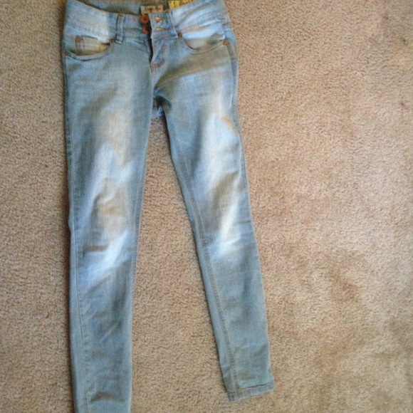 Light washed super skinny jeans