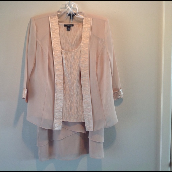 SOLD IN BUNDLE🎉 Le Bos, Three Piece Skirt Set