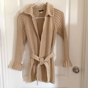 🚫SOLD🚫Beige J.Crew waist length cable cardigan