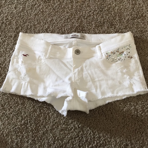 White Hollister shorts with design