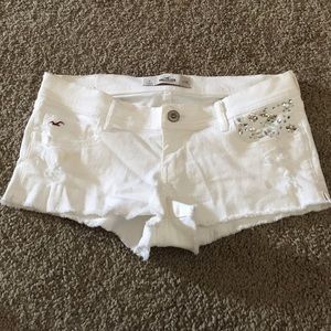 White Hollister shorts with design