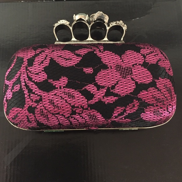 Bling knuckle clutch