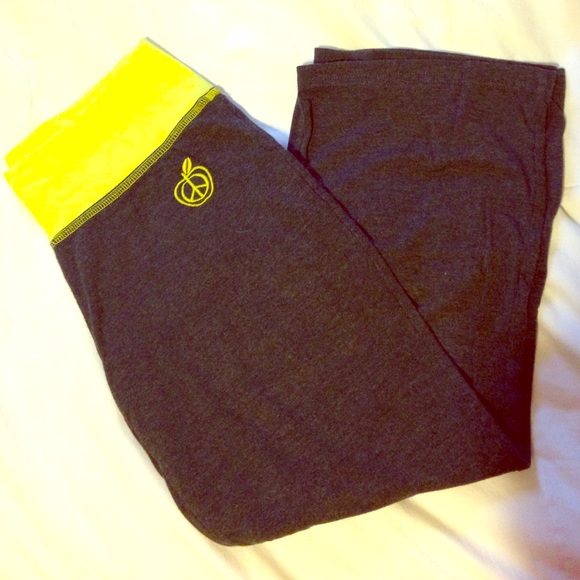 Grey/yellow crop leggings