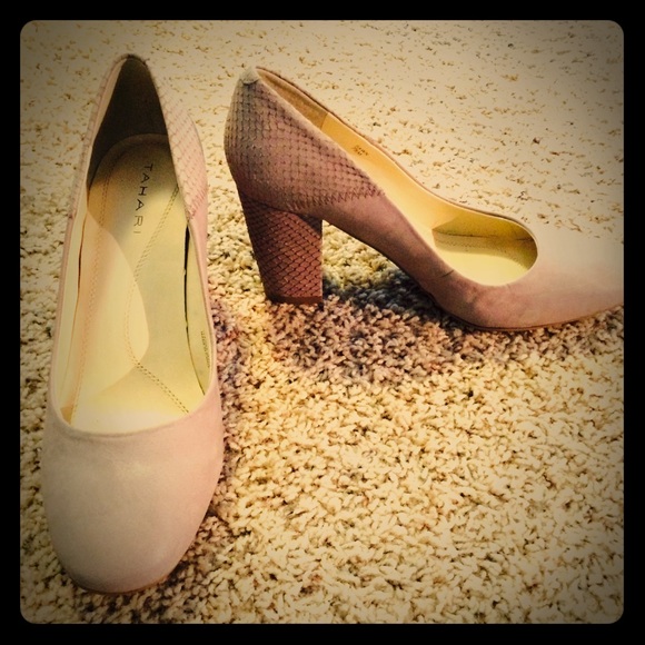 Tahari Pumps-7.5