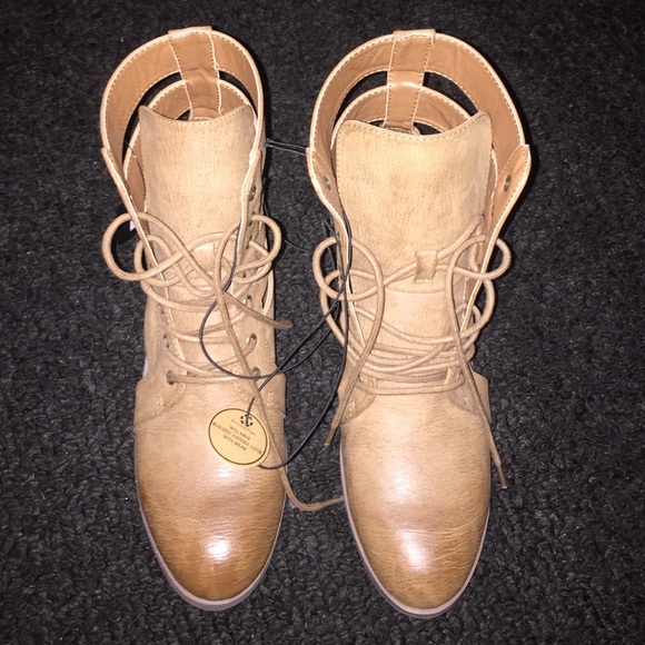 Forever 21 women's Rugged Vintage boots.