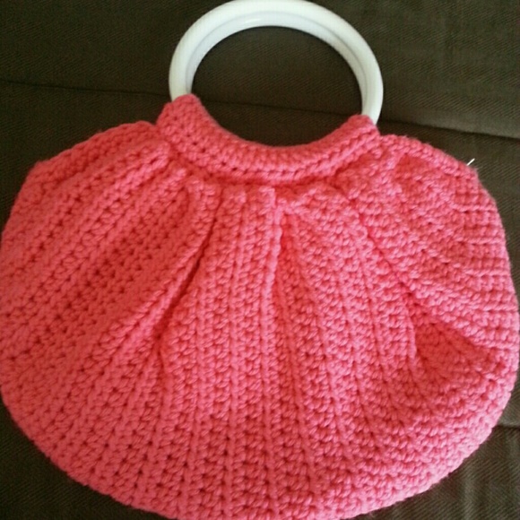 Handmade crochet handbag lined with zipper