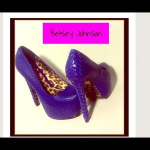 Betsey Johnson blue pumps