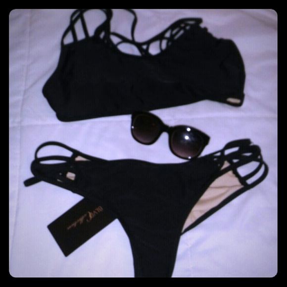 Black bikini