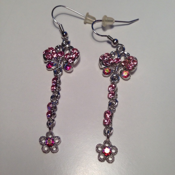 Gorgeous pink butterfly earrings!