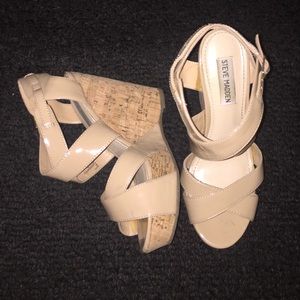 Steve Madden taupe wedges