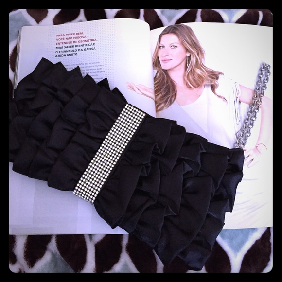 🎀👛 Black ruffle clutch with ringtones 👛🎀