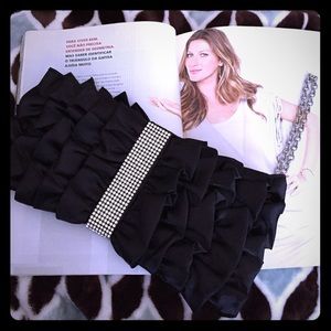🎀👛 Black ruffle clutch with ringtones 👛🎀