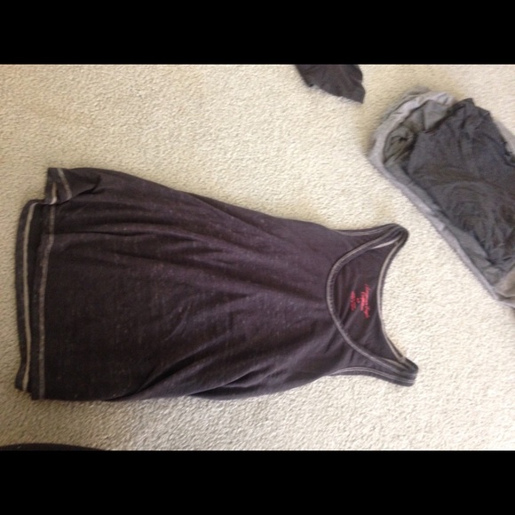 Cute simple tank top - Picture 1 of 1