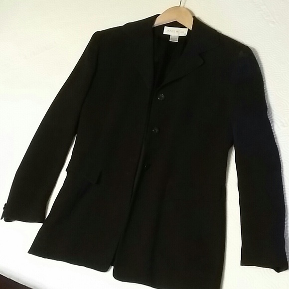 Jones Wear black suit jacket