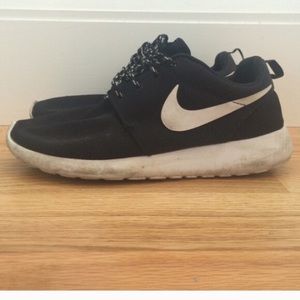 Nike roshe runs