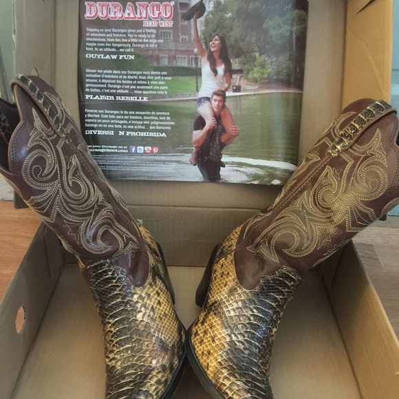 Durango cowboy boots!! Super cute!