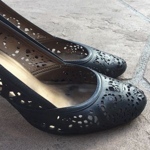 ALFANI cut out detailed heels. size 9.5