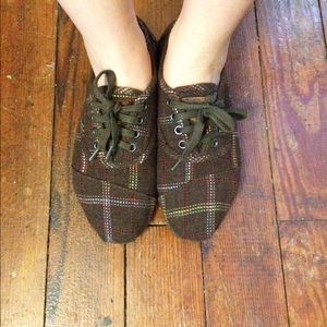 Toms lace shoes