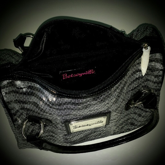 Betseyville Zebra handbag - Picture 3 of 4