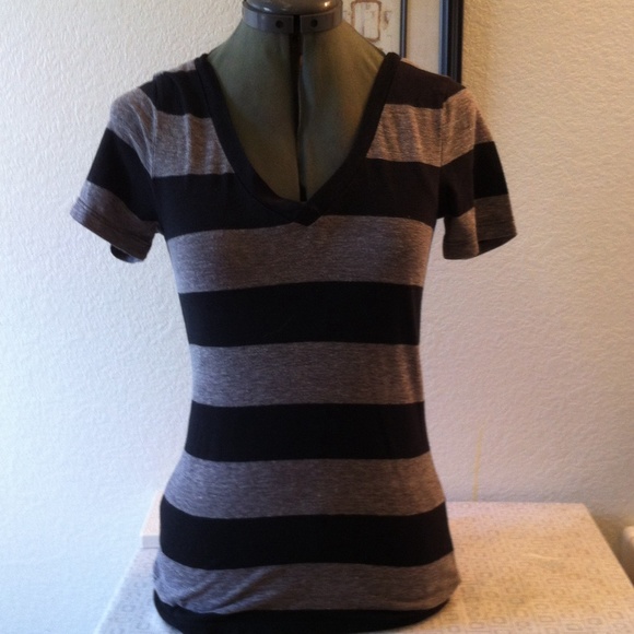Women's V-neck gray and black!