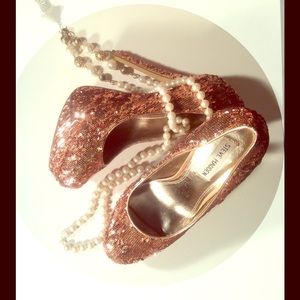 Steve Madden stunning pumps