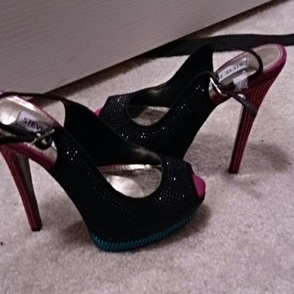 Steve Madden Masqraid