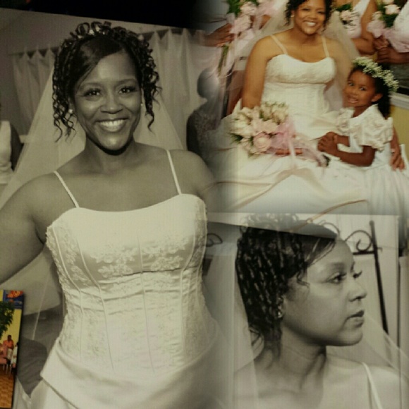 This is a Bundle wedding dress, shawl, & veil - Picture 2 of 4