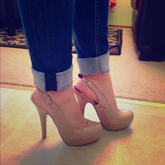 Madden Girl nude pumps