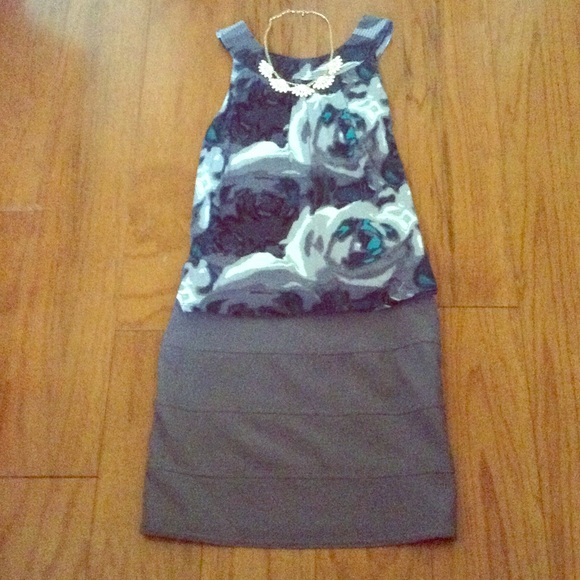 NWOT Gray New York and company skirt