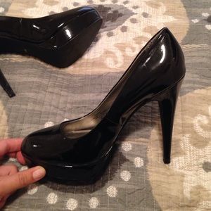 black guess platform heel