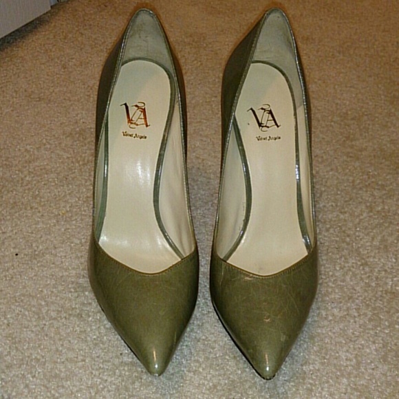 Grey Pumps