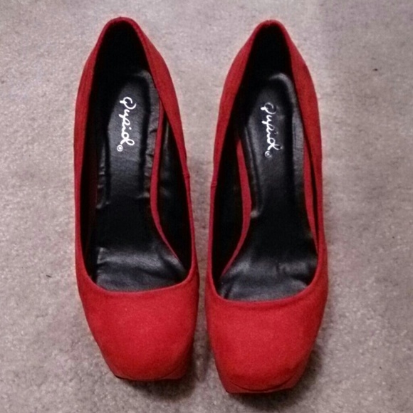 Red wedge shoes