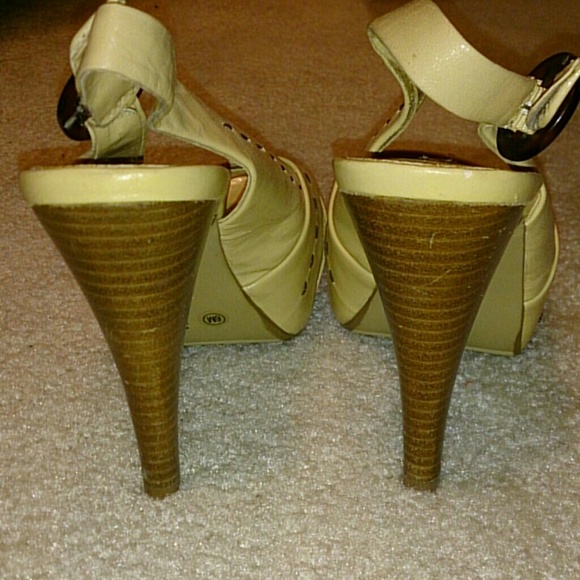 Open toe pumps - Picture 3 of 3