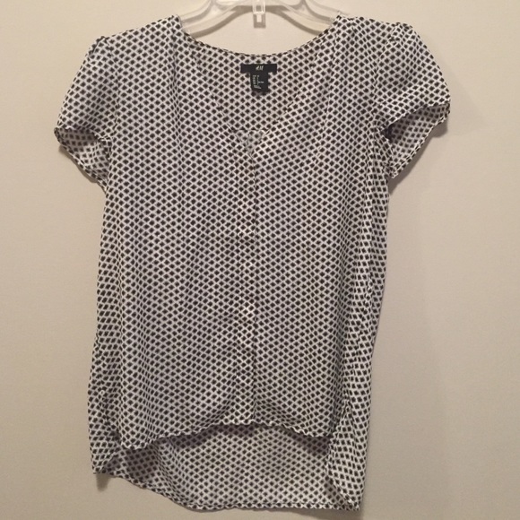 H&m black and white bottom down blouse in size 2