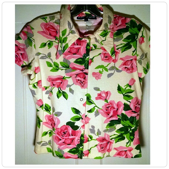 Betsey Johnson Tops - Adorable Betsey Johnson floral top