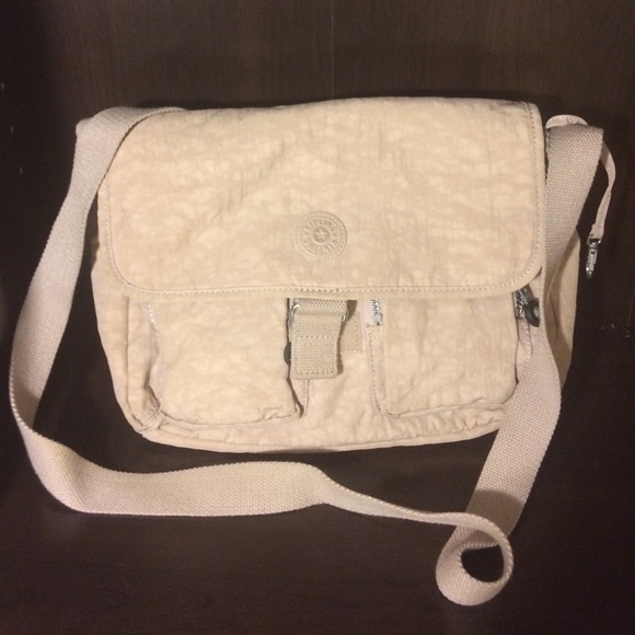 🐵 Kipling Messenger Bag 🐵