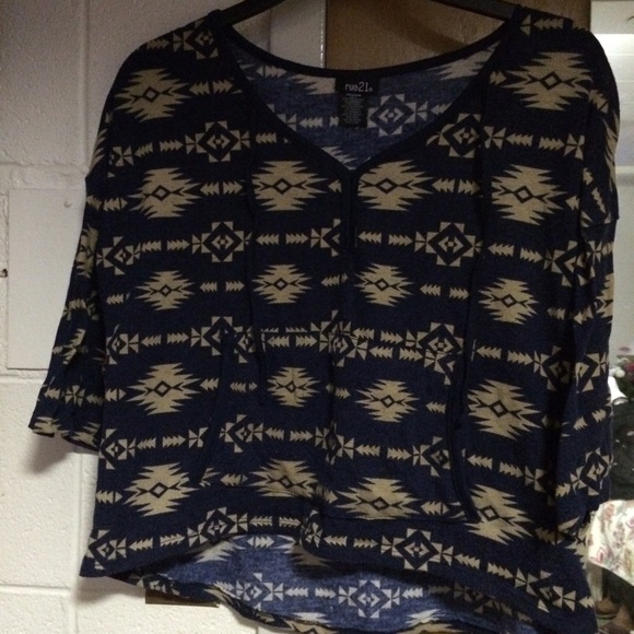 TRIBAL HALF SHIRT