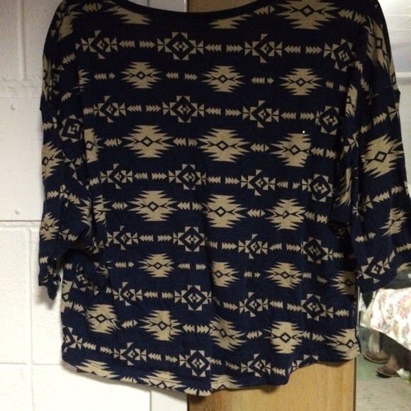 TRIBAL HALF SHIRT - Picture 3 of 3