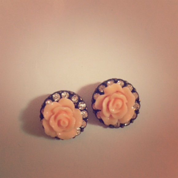 Flower studs