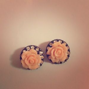Flower studs