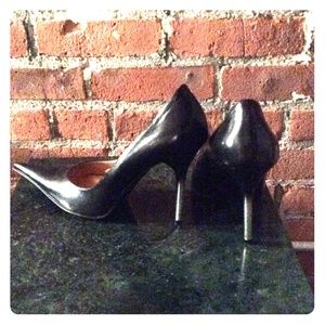 Leather pumps with silver stiletto heel!