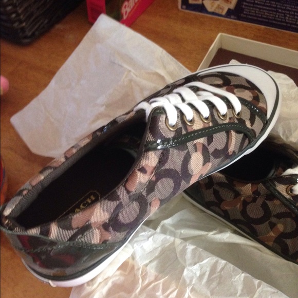 Brand New Size 7 Coach Tennis Shoes! - Picture 1 of 4