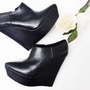 New ALDO Black Platforms sz. 6.5
