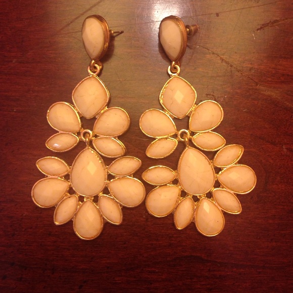 Amrita Singh | Statement earrings