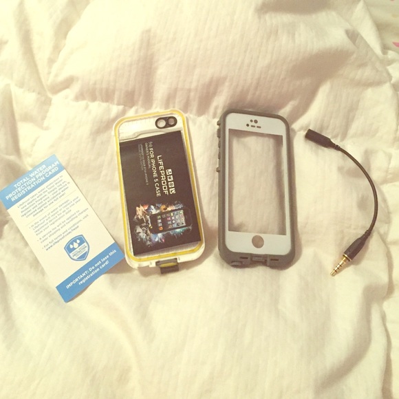 Life proof white iPhone 5s case - used